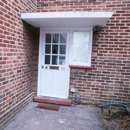 Lovely Apartment With Free Parking On Premises. London Kültér fotó