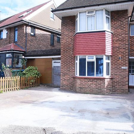 Lovely Apartment With Free Parking On Premises. London Kültér fotó