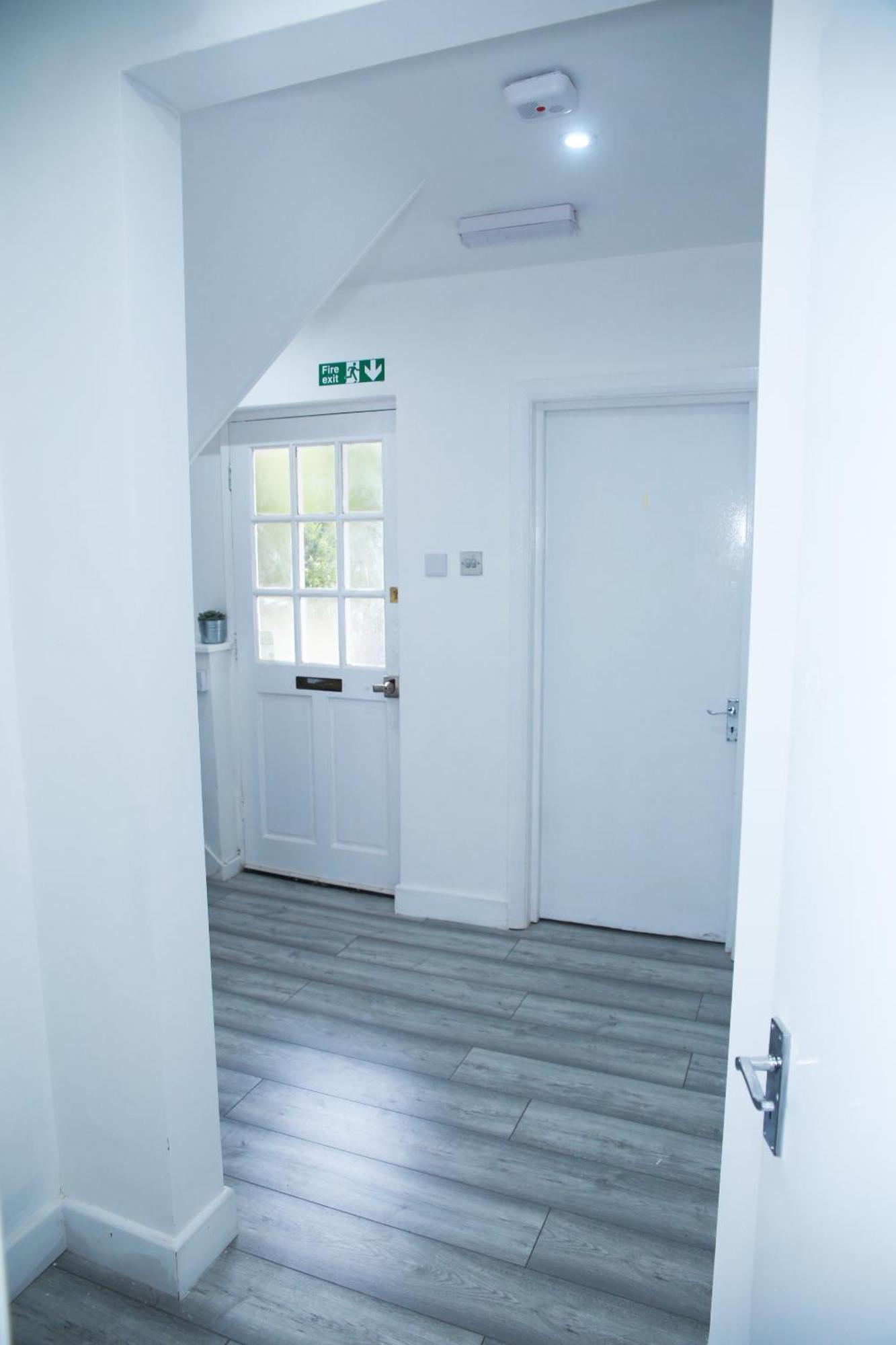 Lovely Apartment With Free Parking On Premises. London Kültér fotó