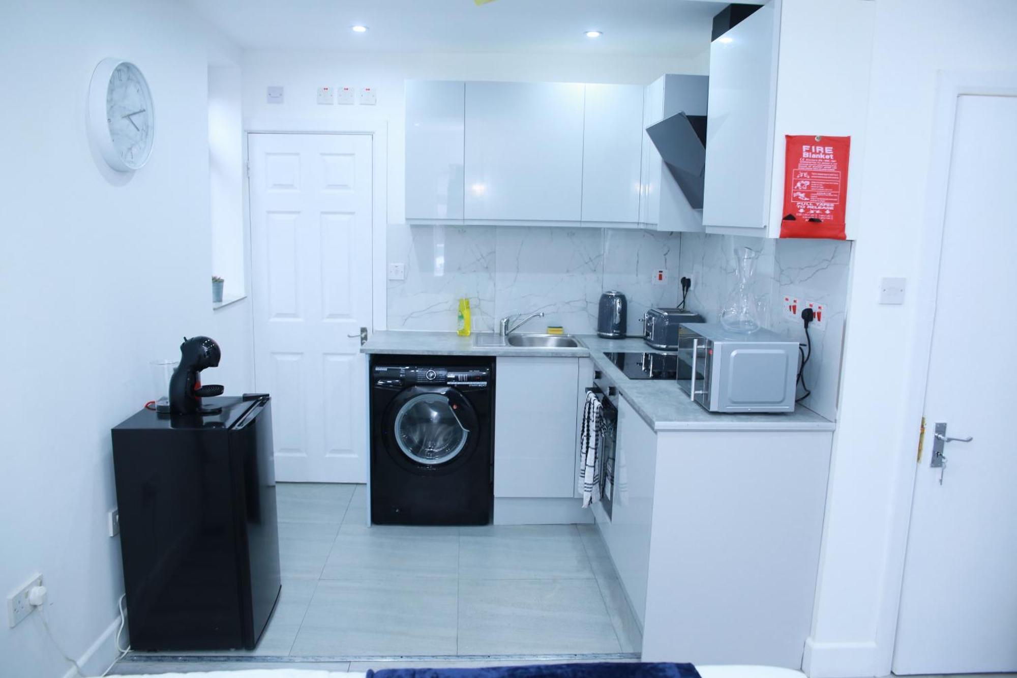 Lovely Apartment With Free Parking On Premises. London Kültér fotó
