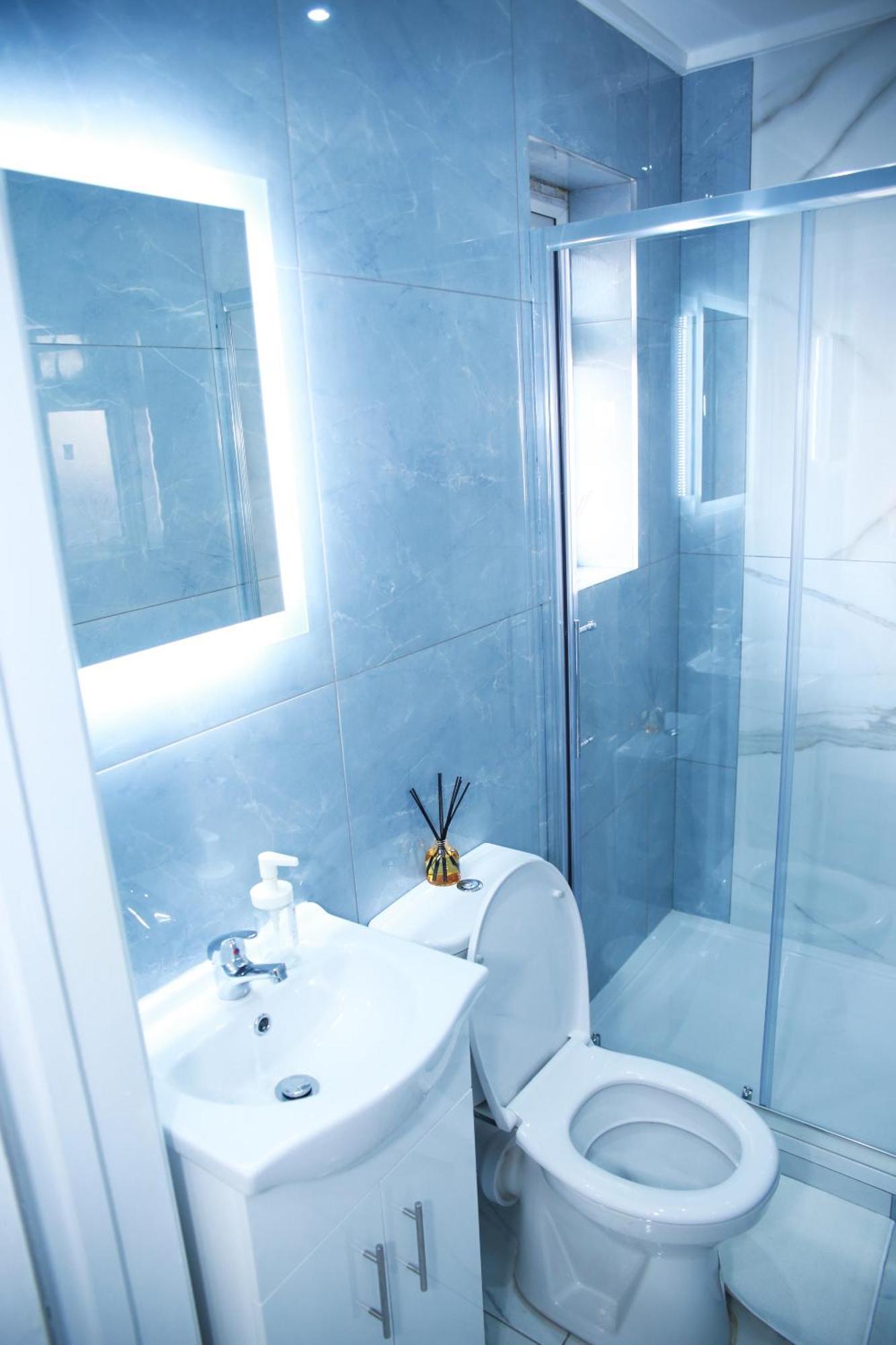Lovely Apartment With Free Parking On Premises. London Kültér fotó