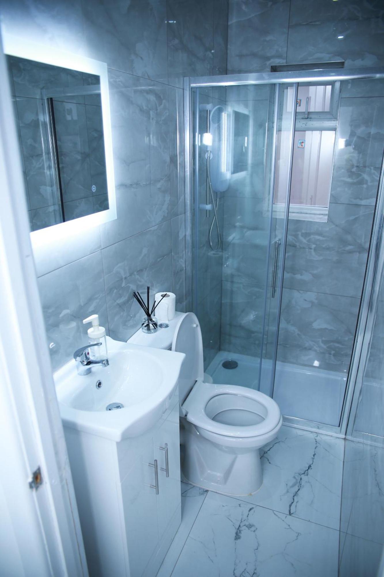Lovely Apartment With Free Parking On Premises. London Kültér fotó