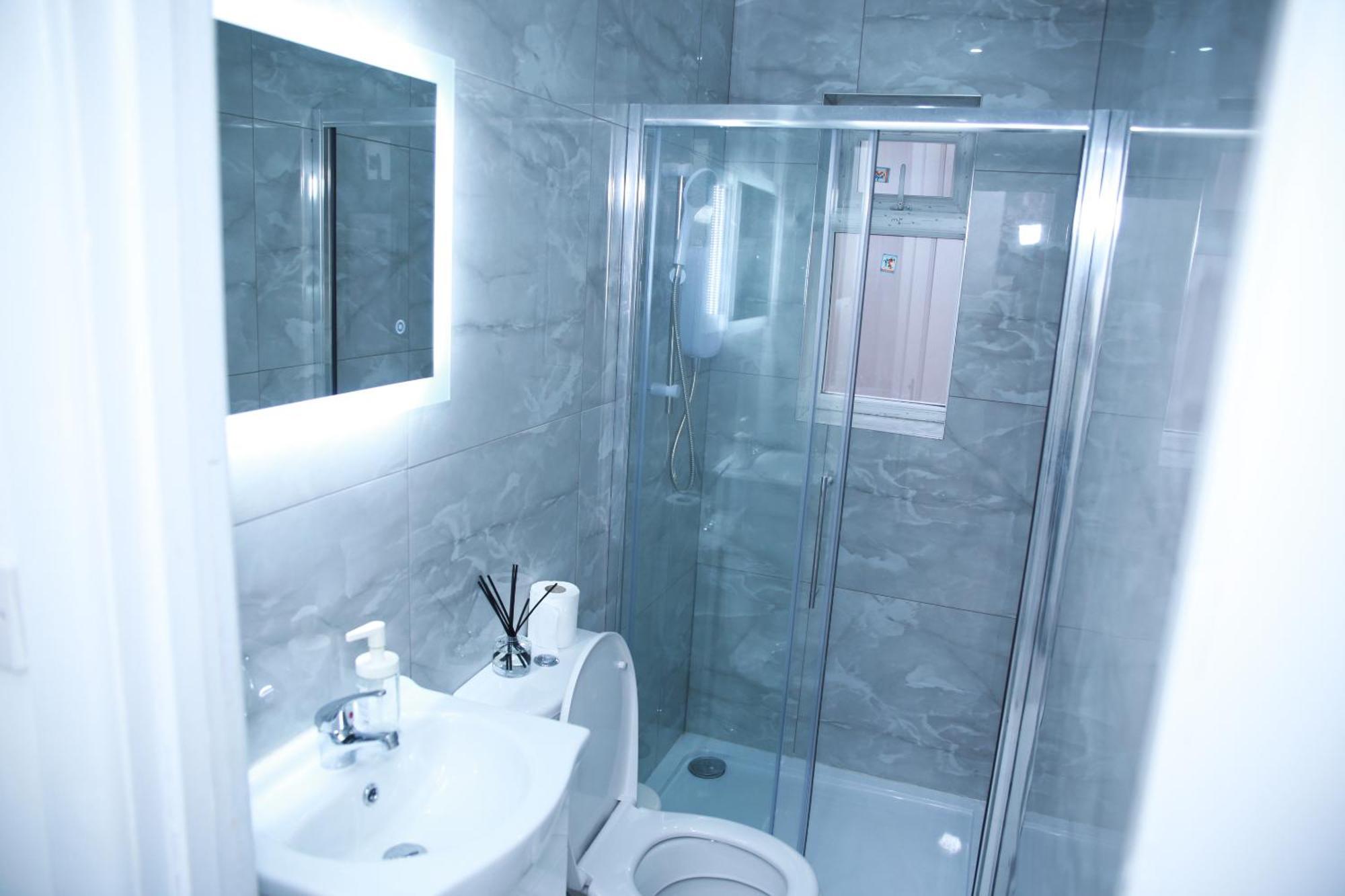 Lovely Apartment With Free Parking On Premises. London Kültér fotó